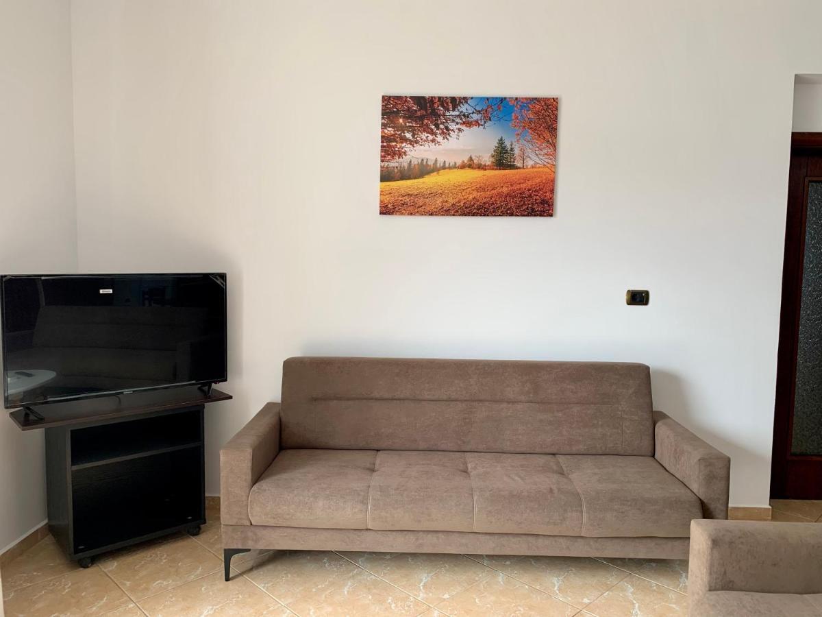 Bardhi Apts ซารานเดอ ภายนอก รูปภาพ