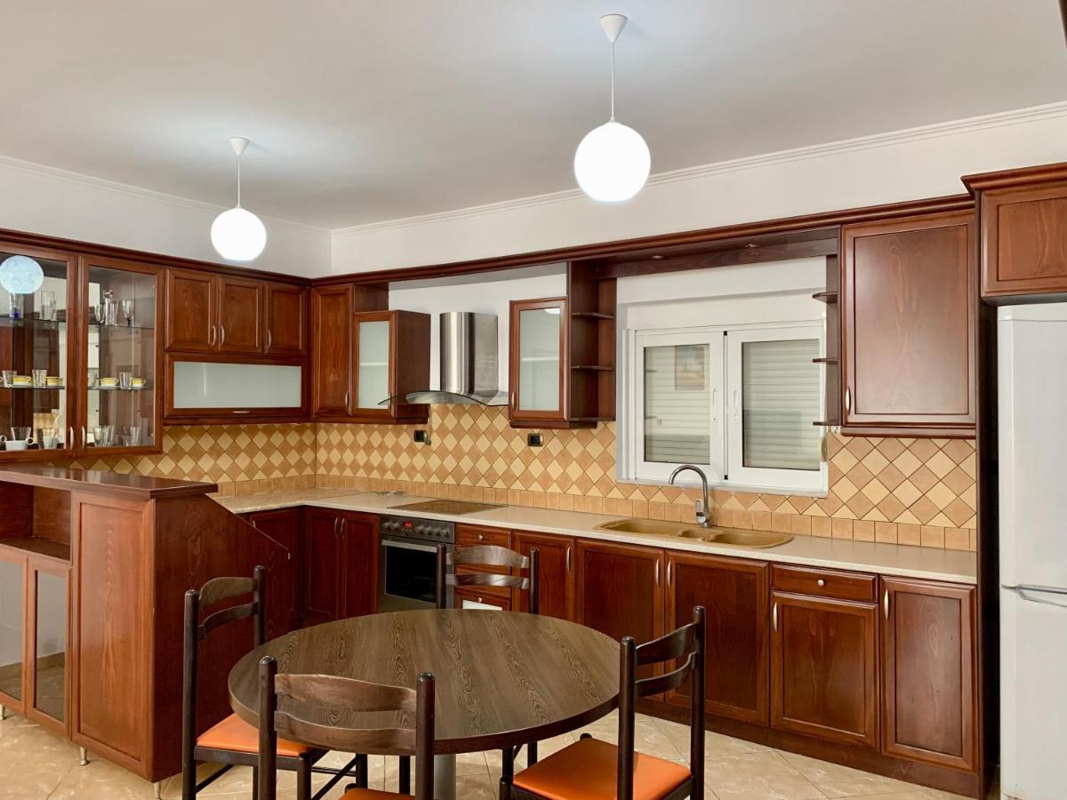 Bardhi Apts ซารานเดอ ภายนอก รูปภาพ